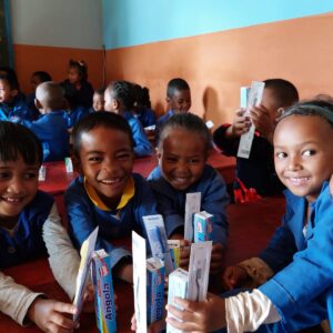 Investind în generația de mâine – Proiect educațional Madagascar